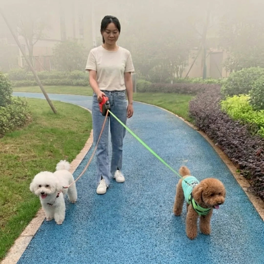 DualWalk Pro™ – Correa Retráctil Doble Antienredos con Luz LED