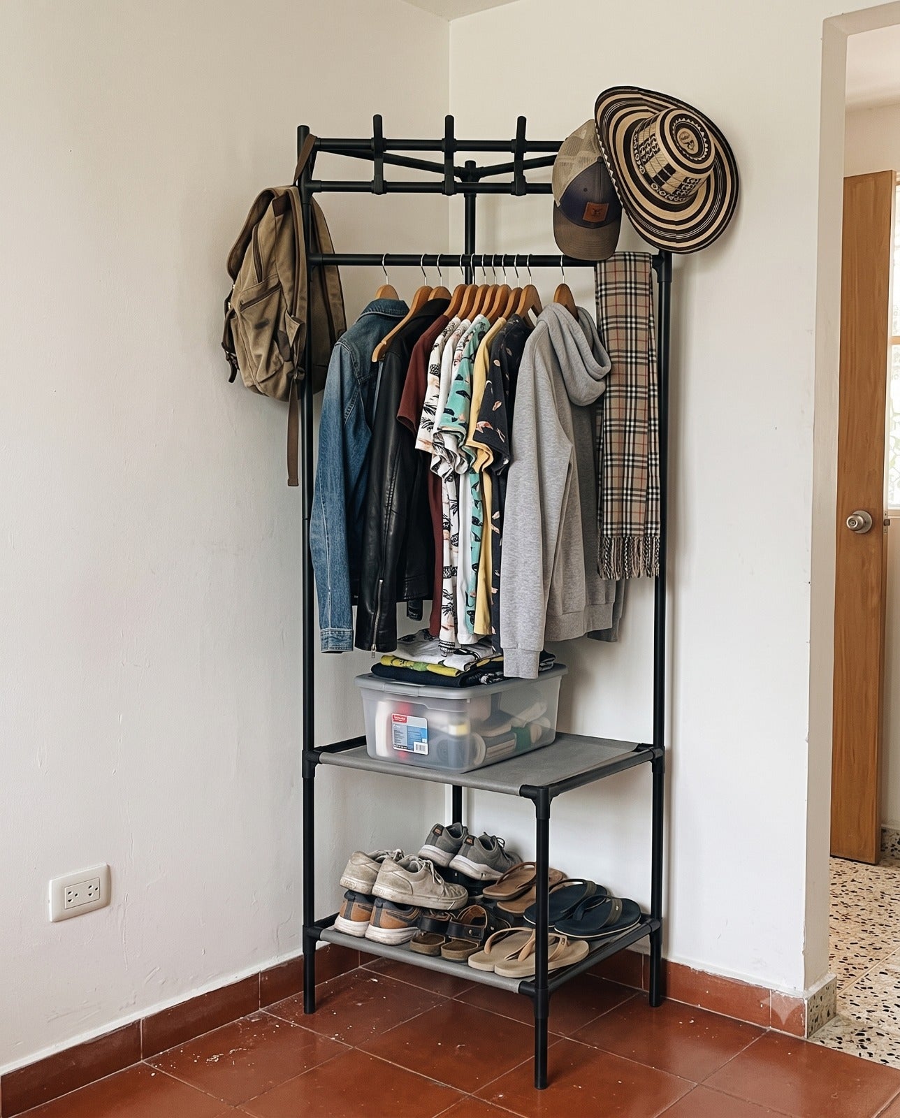 Perchero Organizador de Esquina 3 en 1: Duplica el Espacio